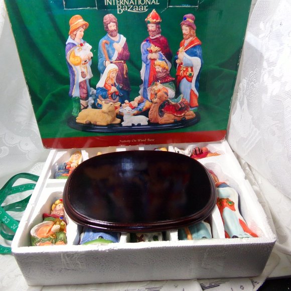 11pc nativity set Porcelain figurines on wood base by International Bazaar EUC - Picture 11 of 14